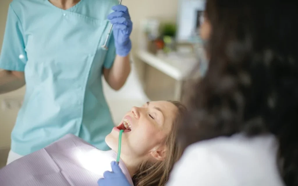 How Dentists Spot Cracks Cambridge