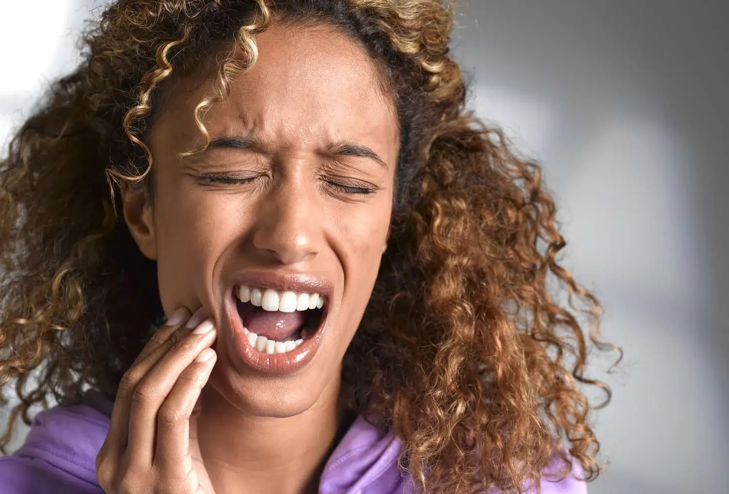 How Can You Soothe Sensitivity After a Teeth Whitening Session Cambridge?